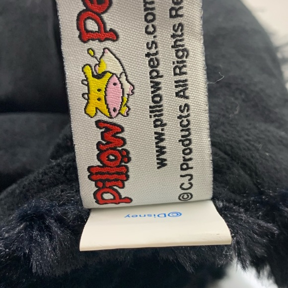 Pillow Pet Minnie Mouse hat. - Picture 7 of 7